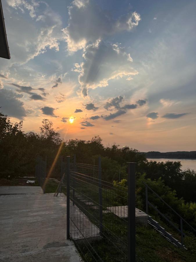 Къща За Гости Ненийски Lom Esterno foto